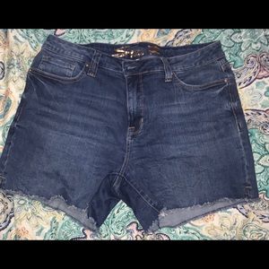 Seven7 - WEEKEND SHORT